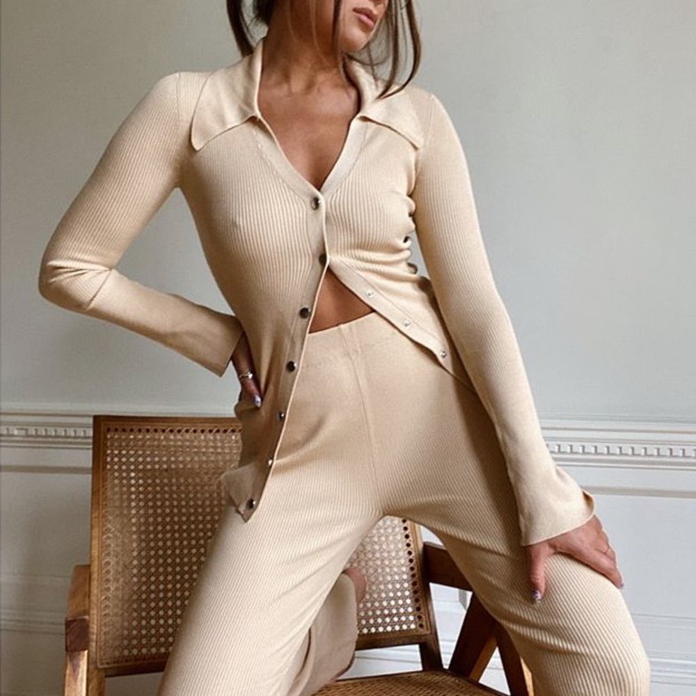Danielle Bernstein Ribbed Button-Up Sweater NWOT - Picture 2 of 3
